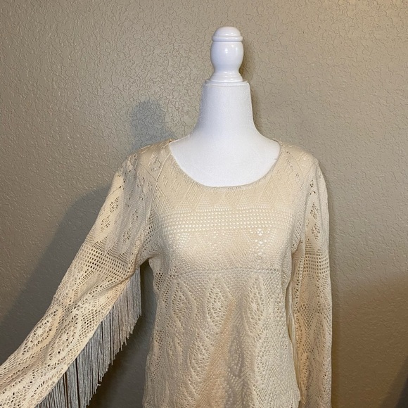 Gimmicks Cream Crochet w/ Tassel Top - Picture 4 of 14